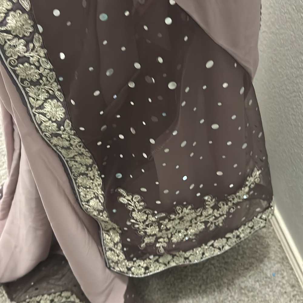 Saree pre pleated ready to wear purple mauve embroidery. Inner Skirt blouse -M. - Picture 6 of 16